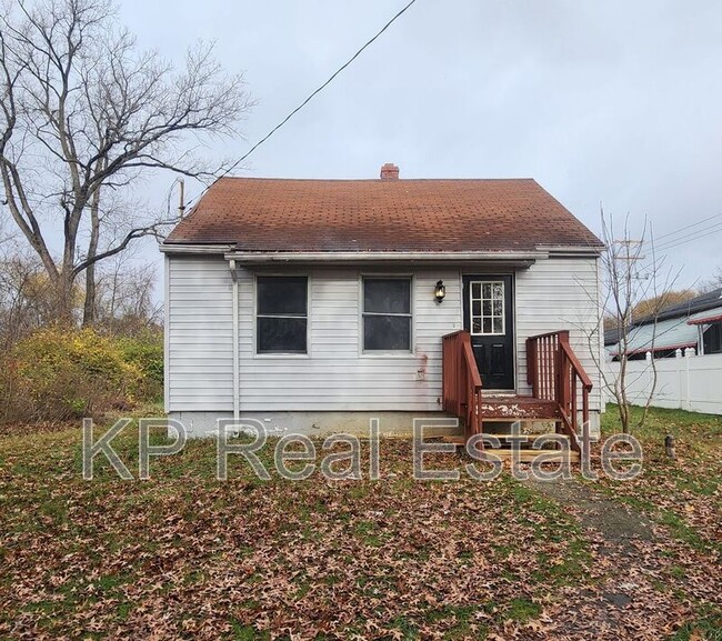 Building Photo - 6028 Roselawn Ave