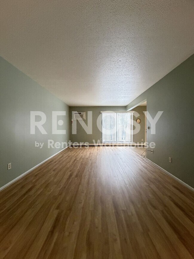 Building Photo - Available Now 2 bedroom 1.5 bath Condo in St. Louis Park