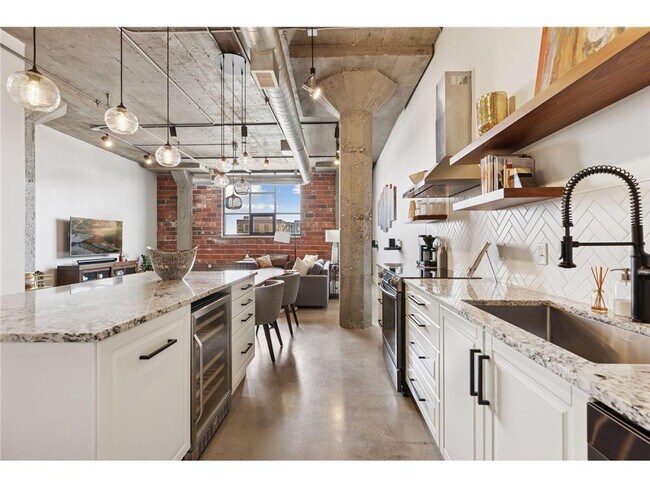 Building Photo - 718 N Washington Ave