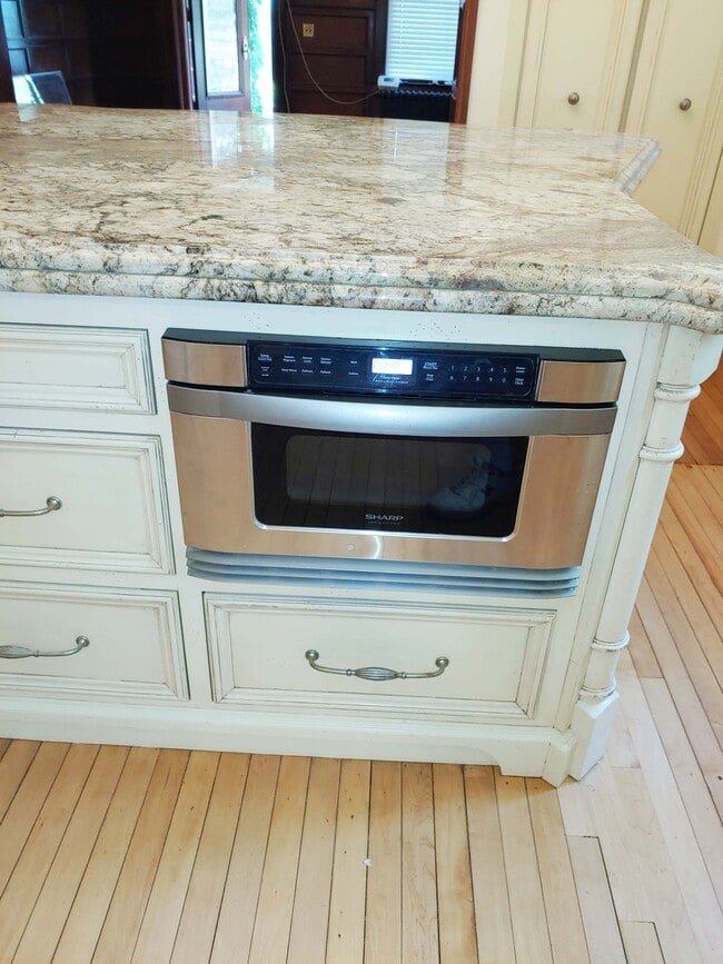 Building Photo - 455 Grand Ave