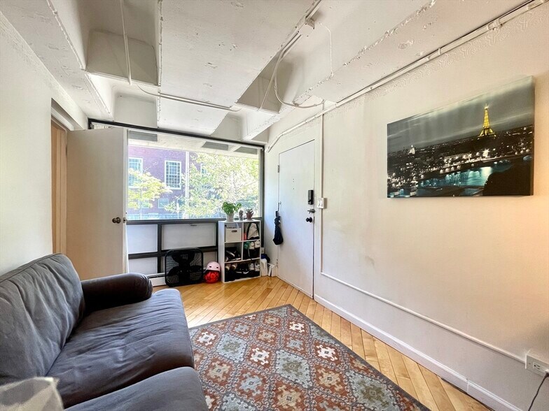 Building Photo - 1643 Cambridge St