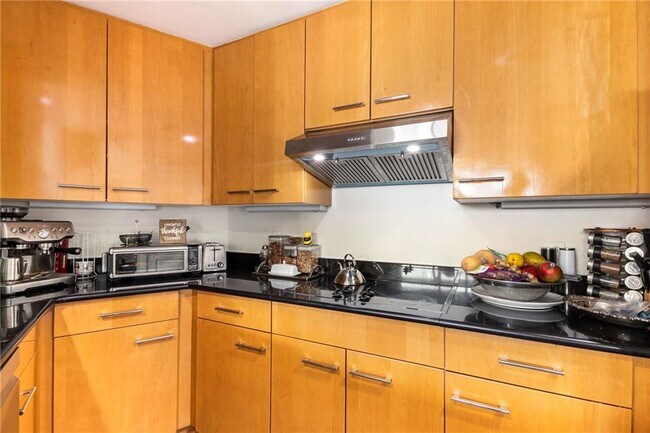 Building Photo - 700 Park Regency Pl NE