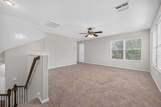 Building Photo - 24603 Royal Pike Dr