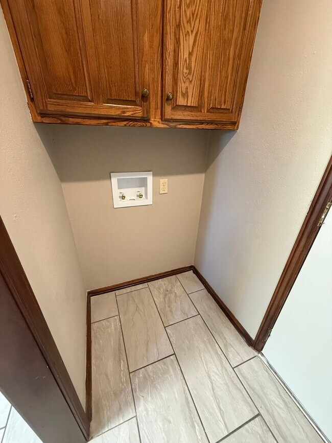 Building Photo - 3 Bed 2 Bath Duplex with 2 Car Garage.  Gas Heat & Hot Water.  Yard Care Included.