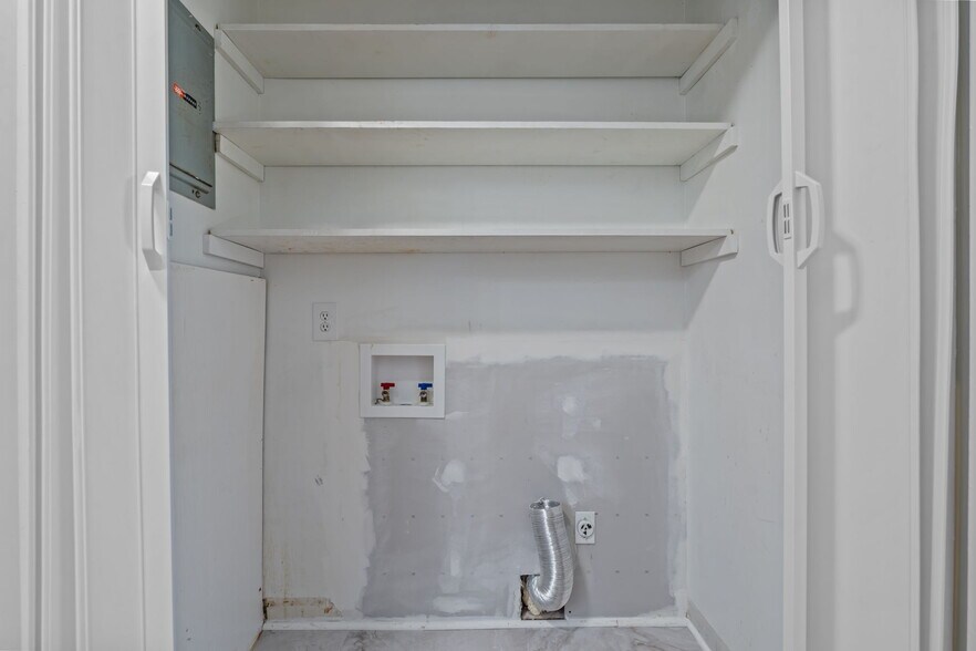 Building Photo - 53 Pine Lake Dr