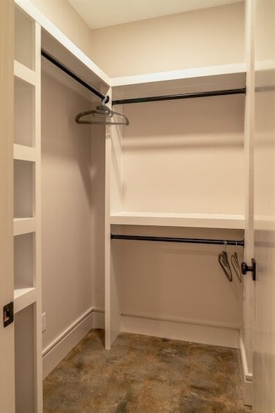 Building Photo - 612 W 8th Ave