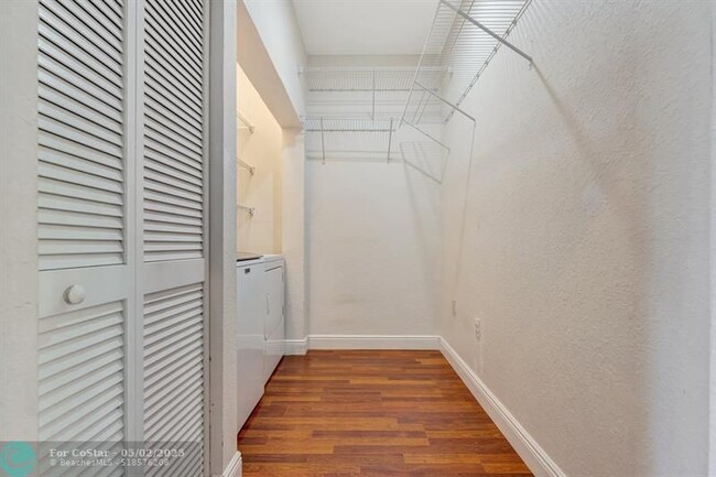Building Photo - 3315 Merrick Ln