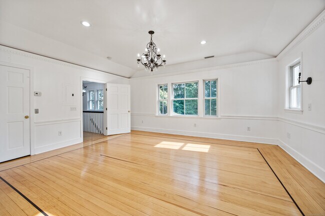 Building Photo - 2921 Nichols Ave