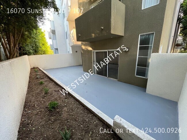 Building Photo - 16070 Sunset Blvd