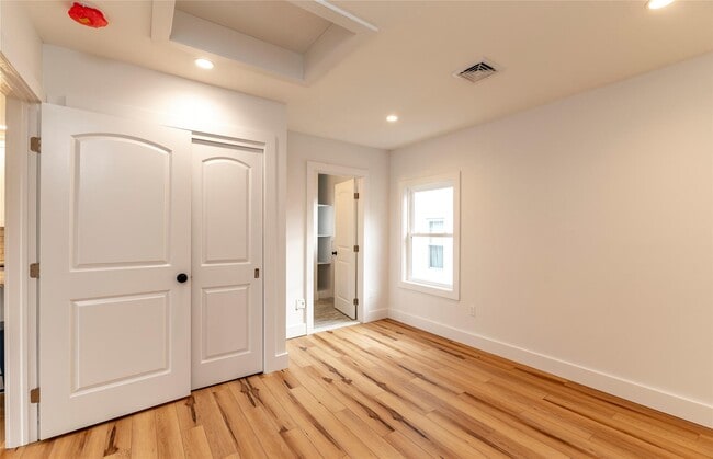 Building Photo - 323 N Highland Ave