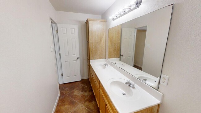 Building Photo - 803 Harley Dr