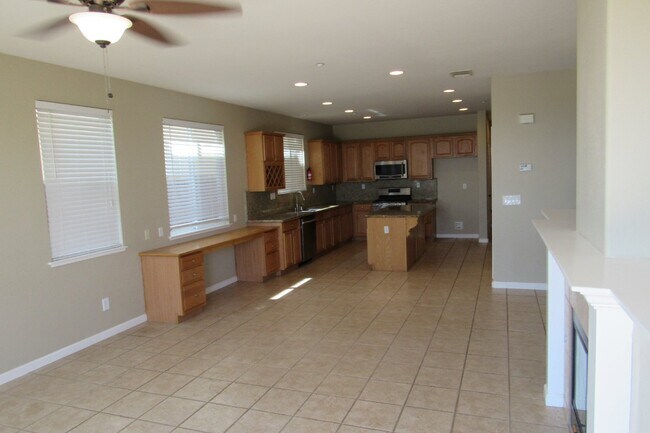 Building Photo - Beautiful Deer Ridge 4 Bed, 3 Bath Brentwood Home