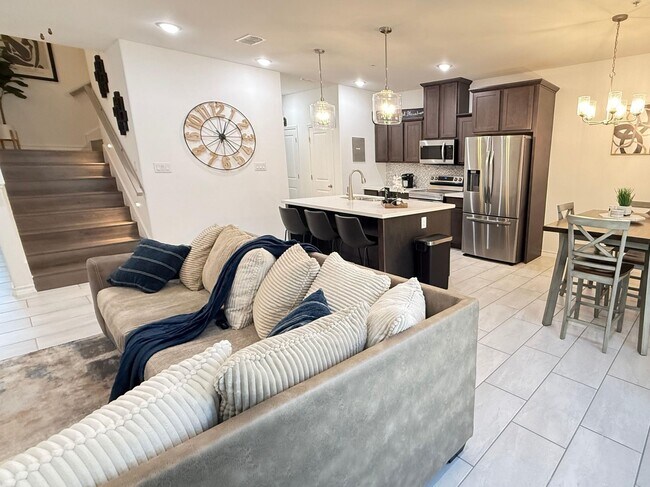 Building Photo - 9916 Kaspar Dr