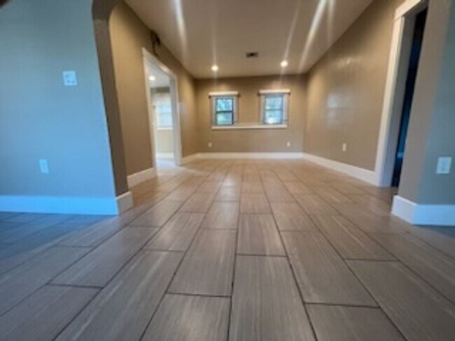 Building Photo - Cozy Home for rent in Exeter