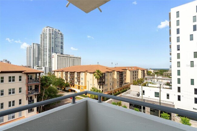 Building Photo - 470 3rd St S