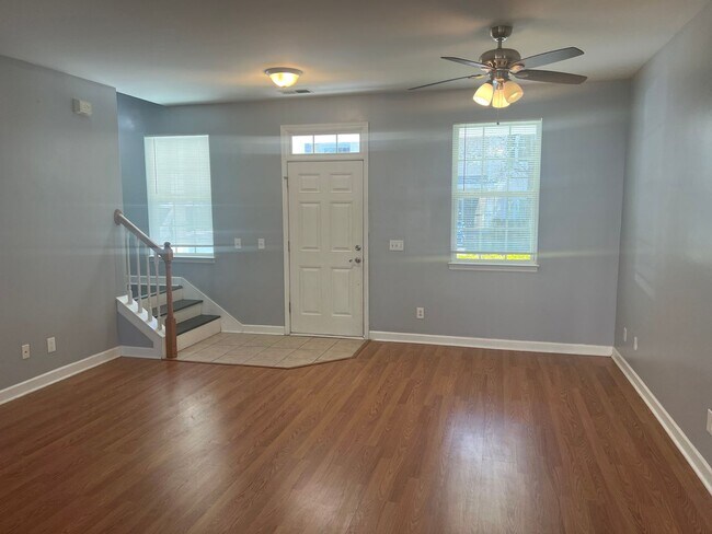 Building Photo - ** 1 Month Free Rent** Beautiful 3 Bedroom/ 2.5 Bath Unfurnished Townhouse in Wellstone!