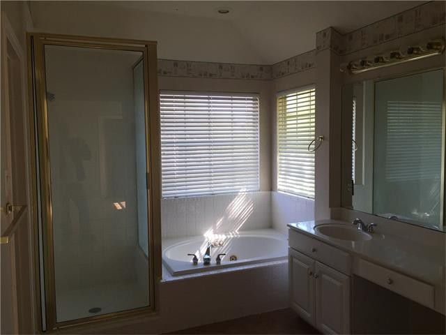 Building Photo - 4016 Sable Oaks Dr