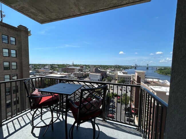 Building Photo - Two bedroom end unit condo with stunning d...