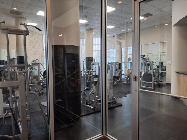 Building Photo - 5161 Collins Ave