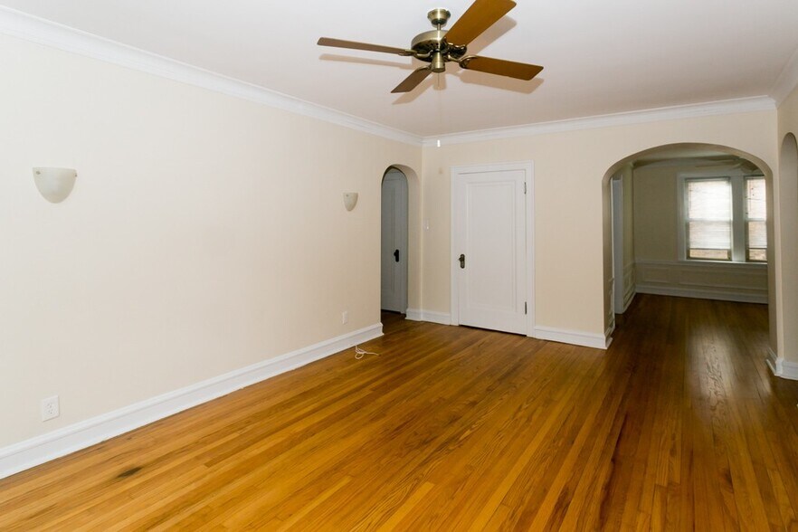 Building Photo - 911 Crain St