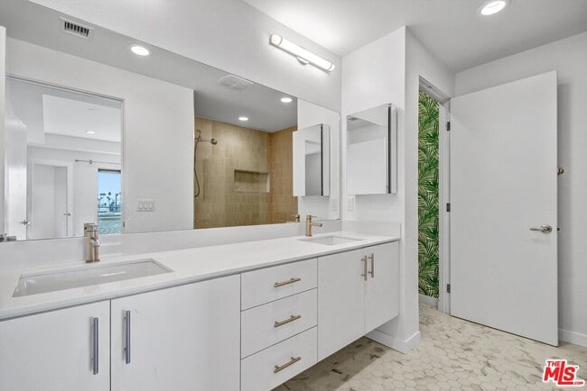 Building Photo - 1240 Gordon St