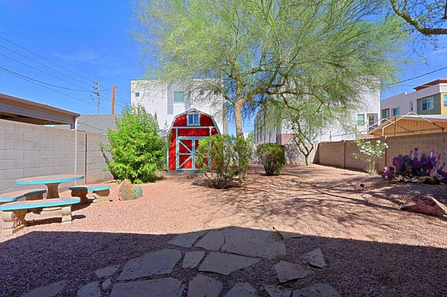 Building Photo - 841 N 9th Ave