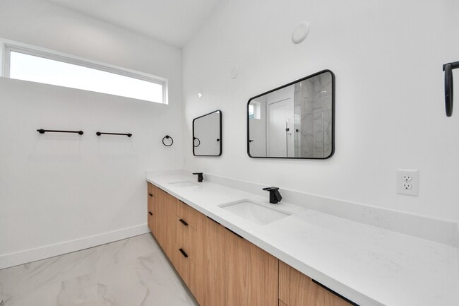 Building Photo - 3407 Hutchins St