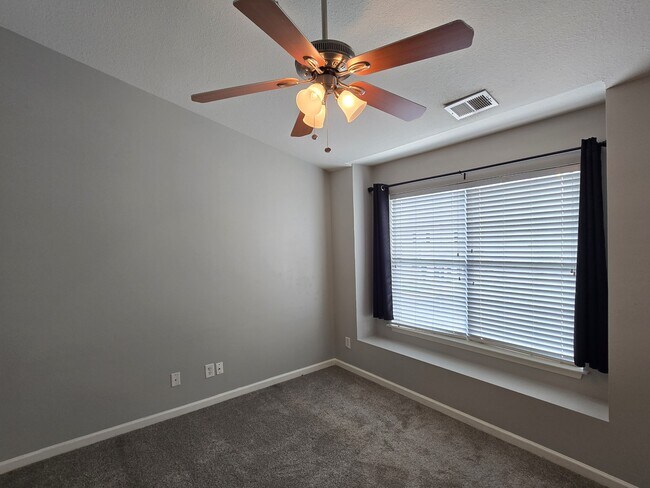 Building Photo - 608 Grasswren Way