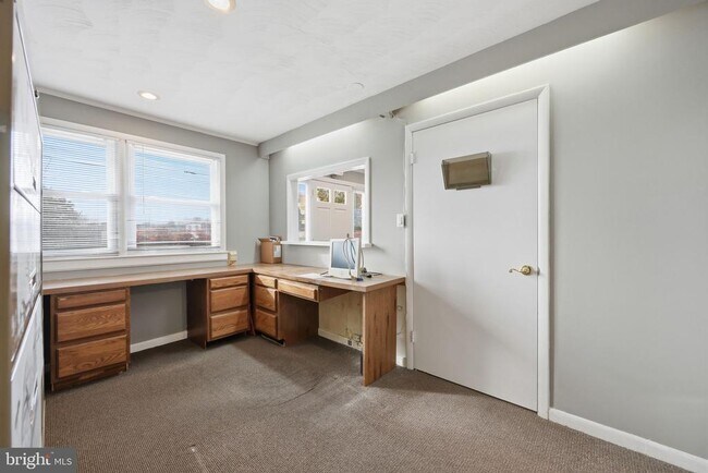 Building Photo - 1721 University Blvd W