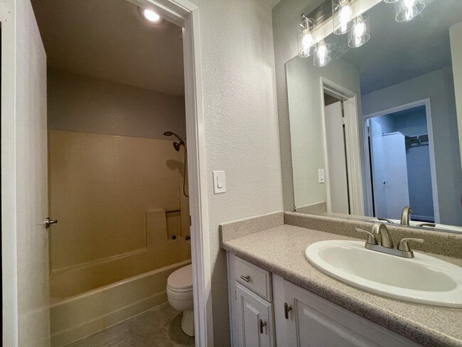 Building Photo - 480 Canyon Oaks Dr