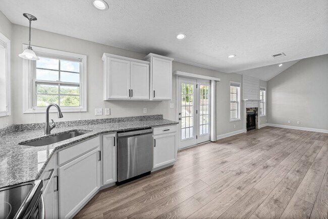 Building Photo - 169 Bonnell Dr