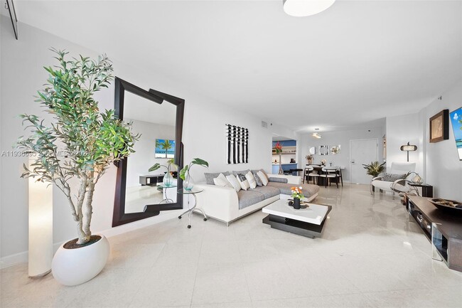 Building Photo - 2301 Collins Ave