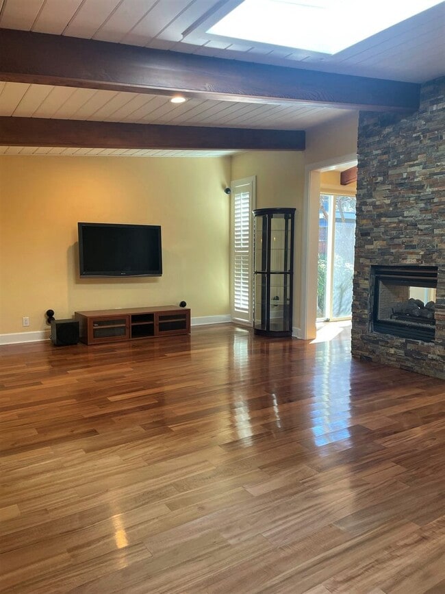 Building Photo - Serene, Executive 5 Bedroom 3 Bath Home with Private Front yard and Backyard - Palo Alto