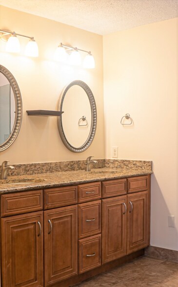 Building Photo - 1739 Remington Rd