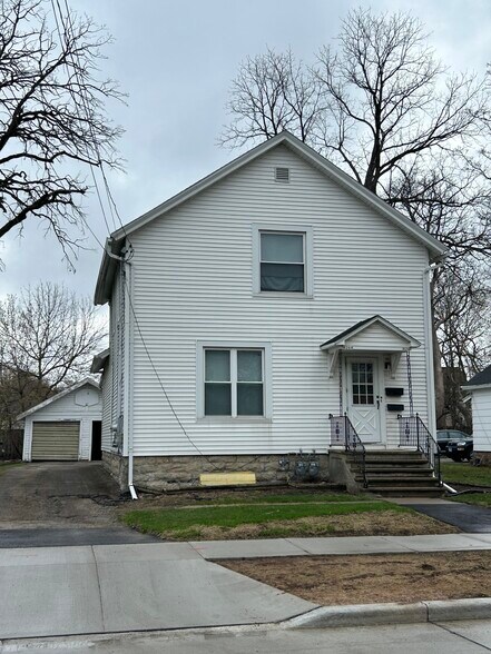 Primary Photo - 826 Cherry St