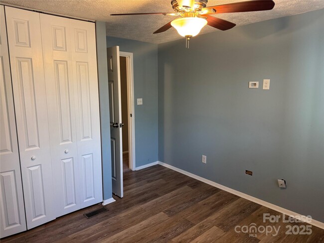 Building Photo - 1201 Scaleybark Rd