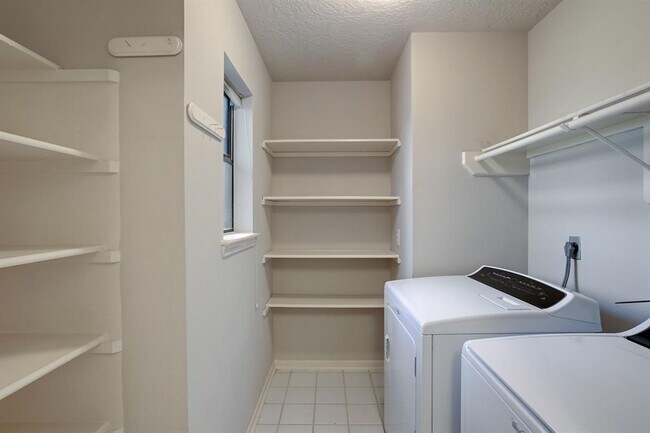 Building Photo - 3126 Pebble Bay Dr