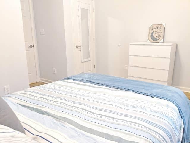 Building Photo - 413 Pine St NE