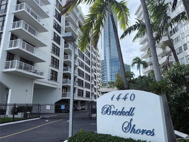 Building Photo - 1440 Brickell Bay Dr