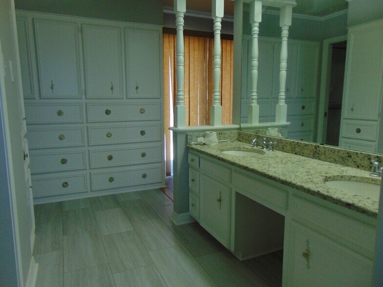 Building Photo - 8642 W Wilderness Way