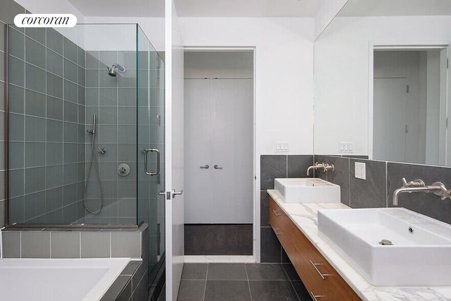 Building Photo - 48 Laight St