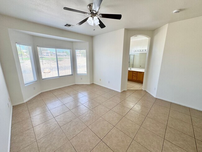 Building Photo - 4 Bedroom/2 Bath Single Level Home In Avondale! Golf Course Lot