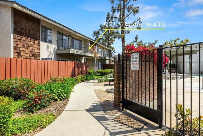 Building Photo - Stunning 2nd Story 3 Bedroom Condo in Woodlake Villas, La Habra