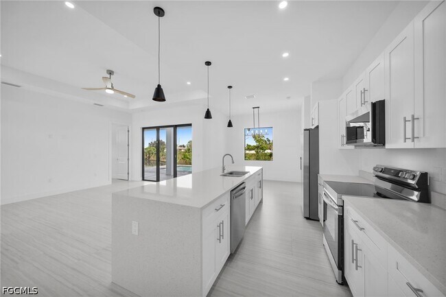 Building Photo - 3423 NE 13th Ave