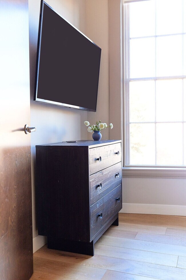 Building Photo - 83 Middle St