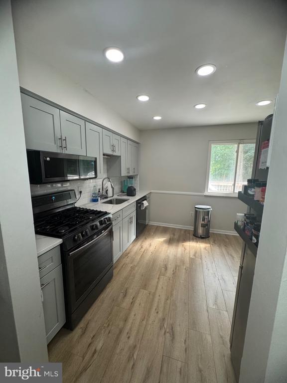 Building Photo - 7940 Covington Ave