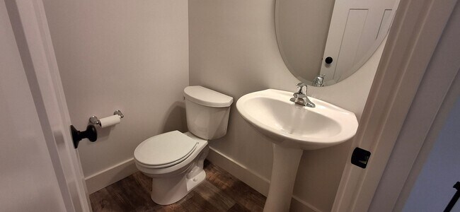 Building Photo - 3 Bedroom 2.5 Bathroom Available in Elizabethtown!