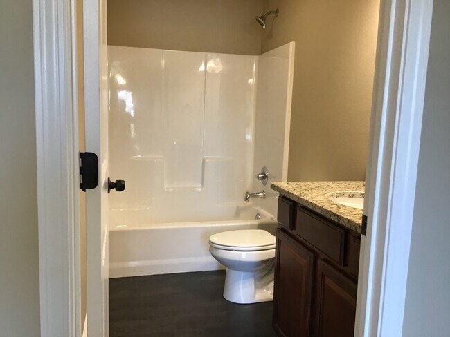 Building Photo - Beautiful newer built  2 bedroom, 2 bath