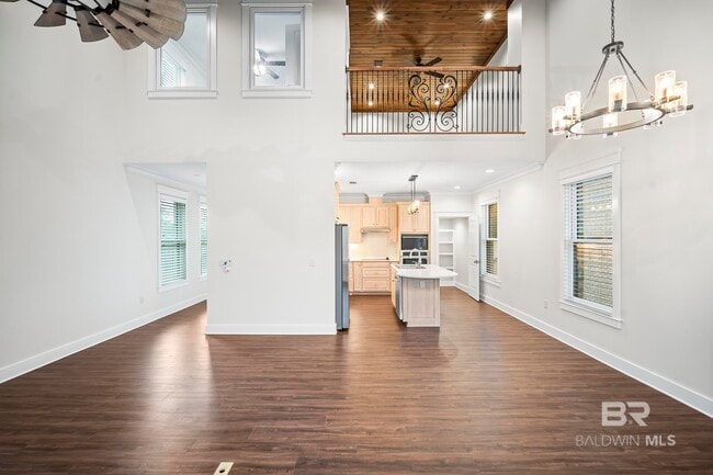 Building Photo - 818 Manci Ave