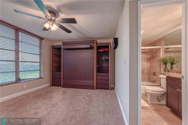 Building Photo - 3850 Oaks Clubhouse Dr